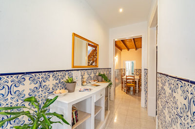 6 Hallway (1).jpg