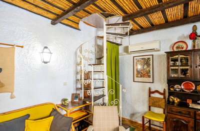 12 Living room.jpg
