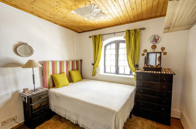 Bedroom 1.jpg