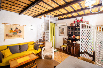 2 Living room.jpg