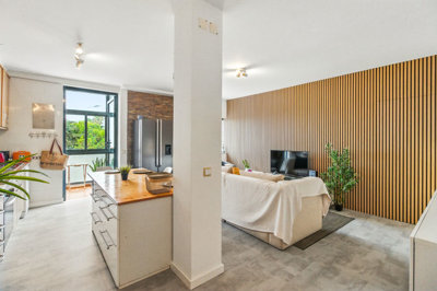 2 LIVING ROOM.jpg
