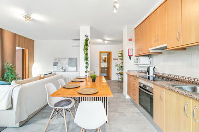 6 KITCHEN.jpg