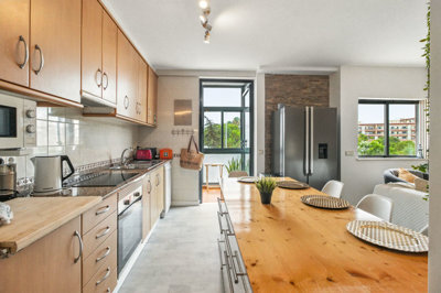 7 KITCHEN.jpg