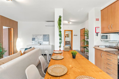 10 KITCHEN.jpg