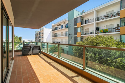 10 BALCONY.jpg