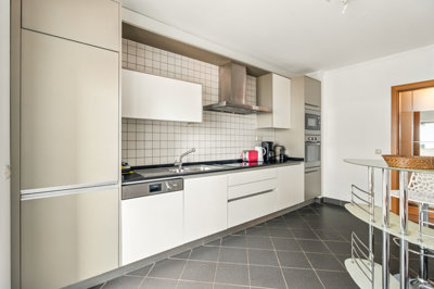 11 KITCHEN.jpg