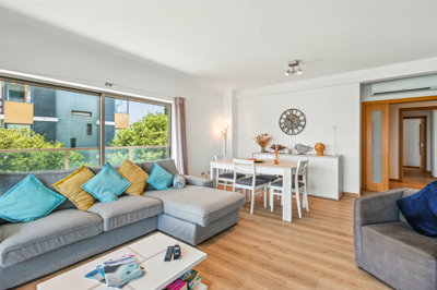 8 LIVING ROOM.jpg