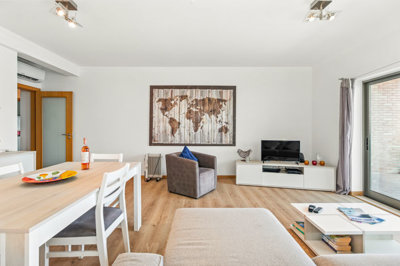 9 LIVING ROOM.jpg