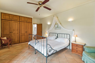 18 BEDROOM.jpg
