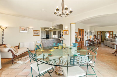 5 DINING ROOM.jpg