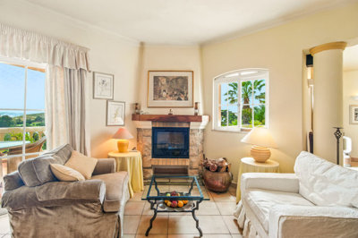 9 LIVING ROOM.jpg