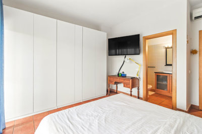 12 BEDROOM.jpg