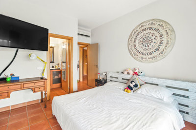 13 BEDROOM.jpg