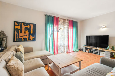 3 LIVING ROOM (1).jpg