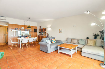4 LIVING ROOM (1).jpg