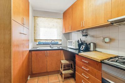 9 KITCHEN.jpg