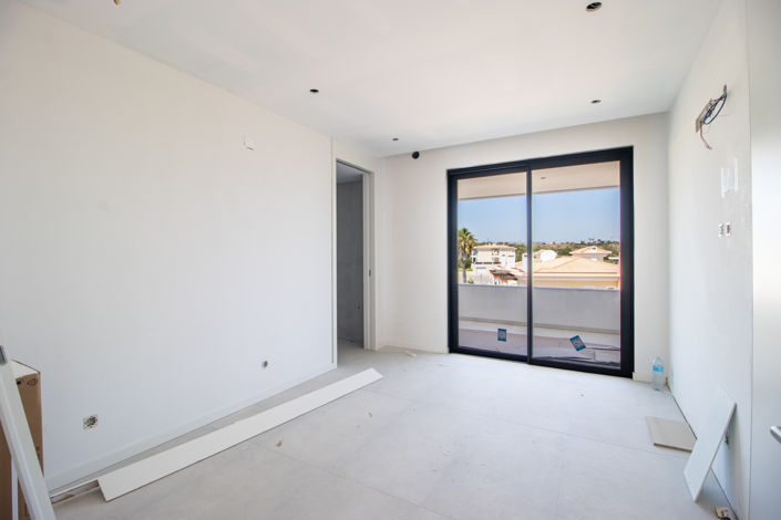 Image No.18-2 Bed Apartment for sale