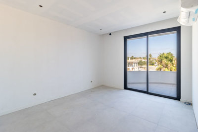 12 BEDROOM.jpg