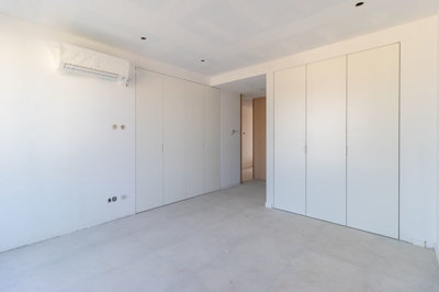 13 BEDROOM.jpg