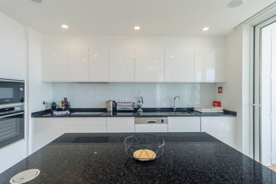 8 KITCHEN.jpg
