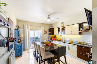 1 kitchen.jpg