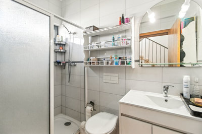 13 guest bathroom.jpg