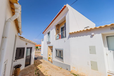 28 exterior.jpg
