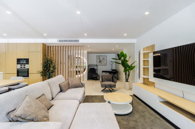 11 LIVINGROOM.jpg