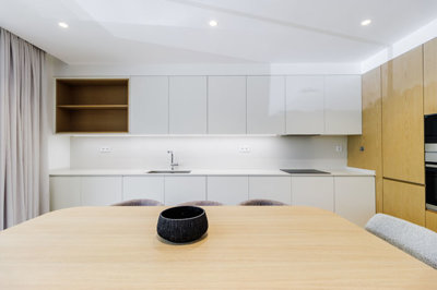 14 KITCHEN.jpg