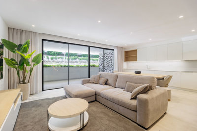 4 LIVING ROOM.jpg