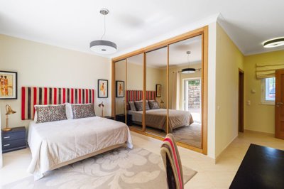 9 BEDROOM.jpg