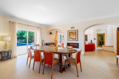 4 DINING ROOM.jpg