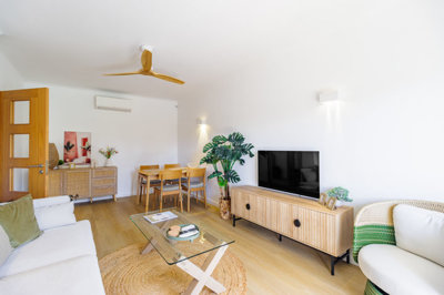 7 LIVING ROOM.jpg