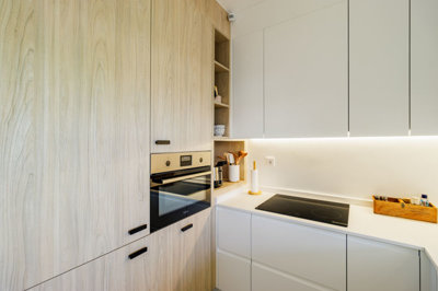 10 KITCHEN.jpg