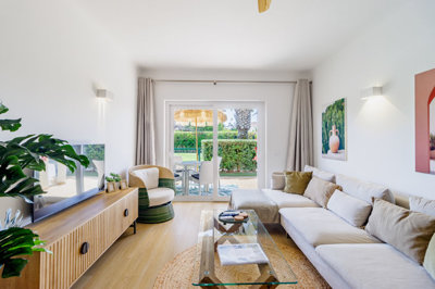 4 LIVING ROOM.jpg