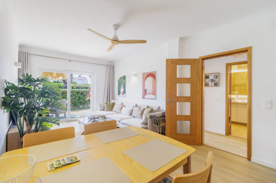 2 LIVING ROOM.jpg