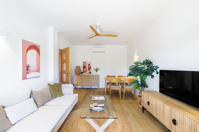 5 LIVING ROOM.jpg