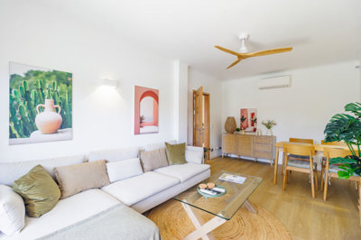 6 LIVING ROOM.jpg