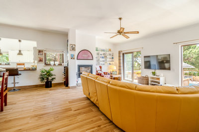 LIVING ROOM 5.jpg