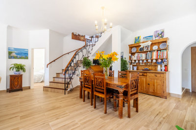 LIVING ROOM 9.jpg