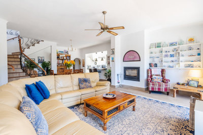 LIVING ROOM 7.jpg