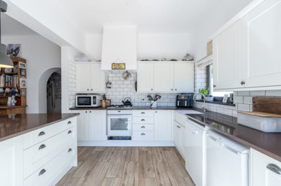 KITCHEN 4.jpg
