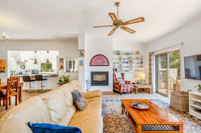 LIVING ROOM 12.jpg
