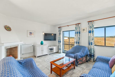 2 LIVING ROOM.jpg