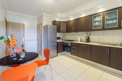 10 KITCHEN (1).jpg