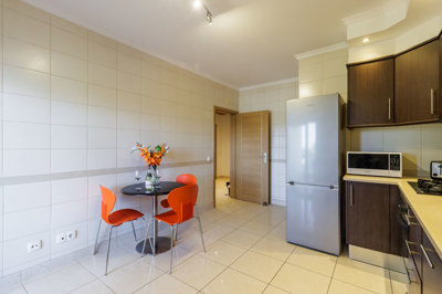12 KITCHEN.jpg