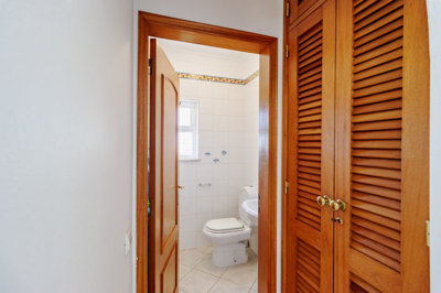 Guest toilet.jpg