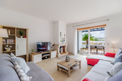8 LIVING ROOM (1).jpg
