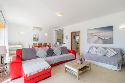 2 LIVING ROOM.jpg