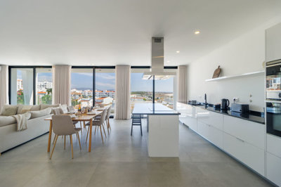 11 KITCHEN.jpg
